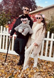 family dressed as the 3 blind mice for halloween