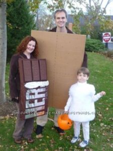 family dressed as graham cracker, marshmallow, and chocolate for halloween